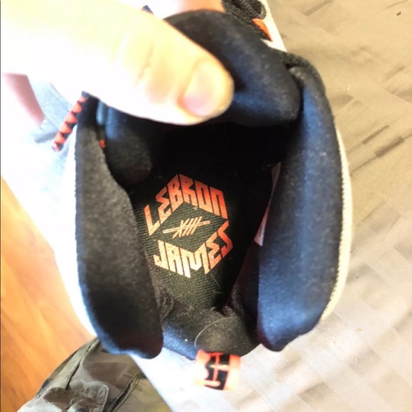 Lebron XIII Rubber City size 11 - Picture 5 of 6